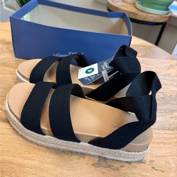 Universal Thread Sandals - Picture 1 of 3